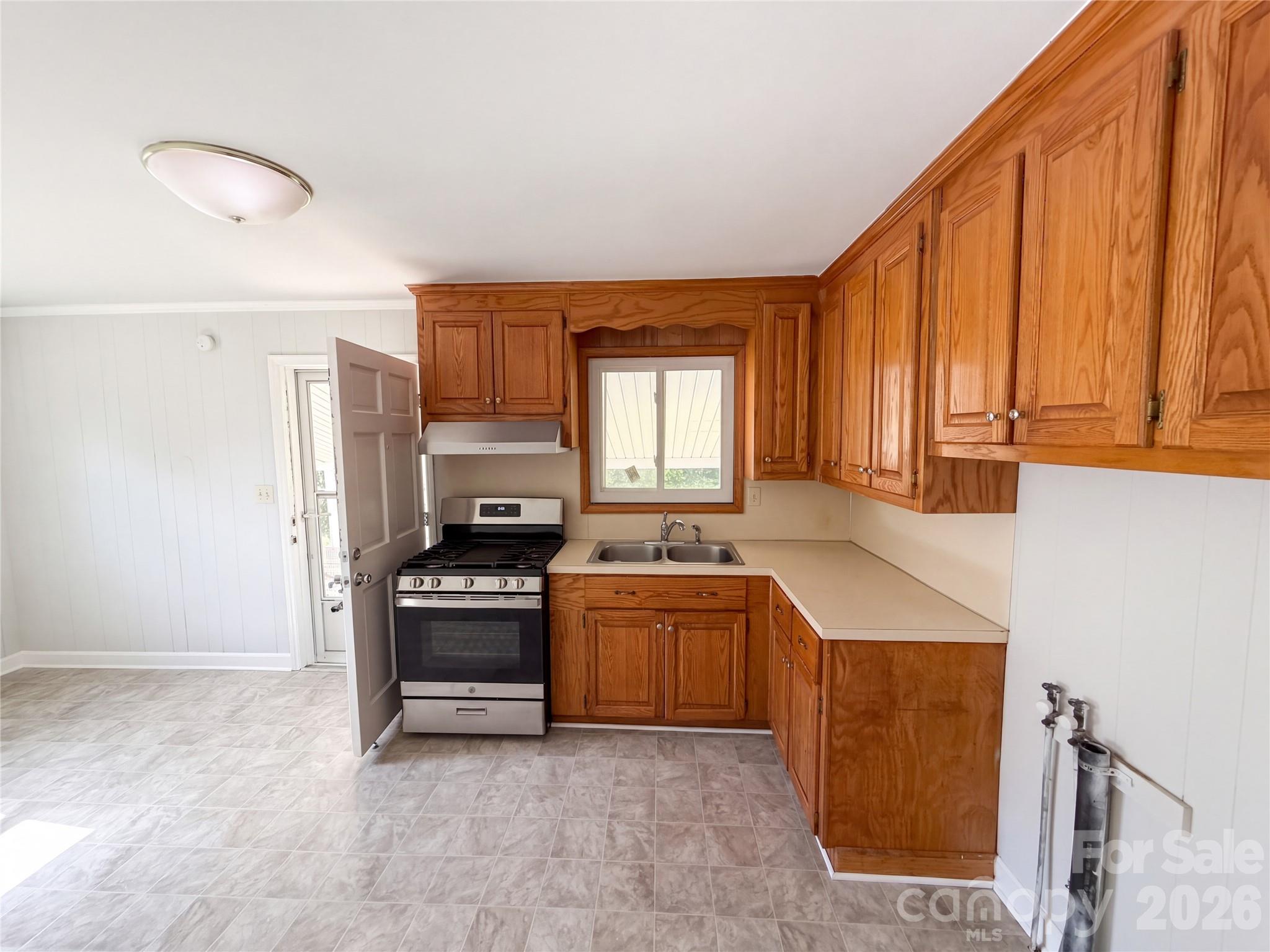 264 Crowell Drive Property Photo 3