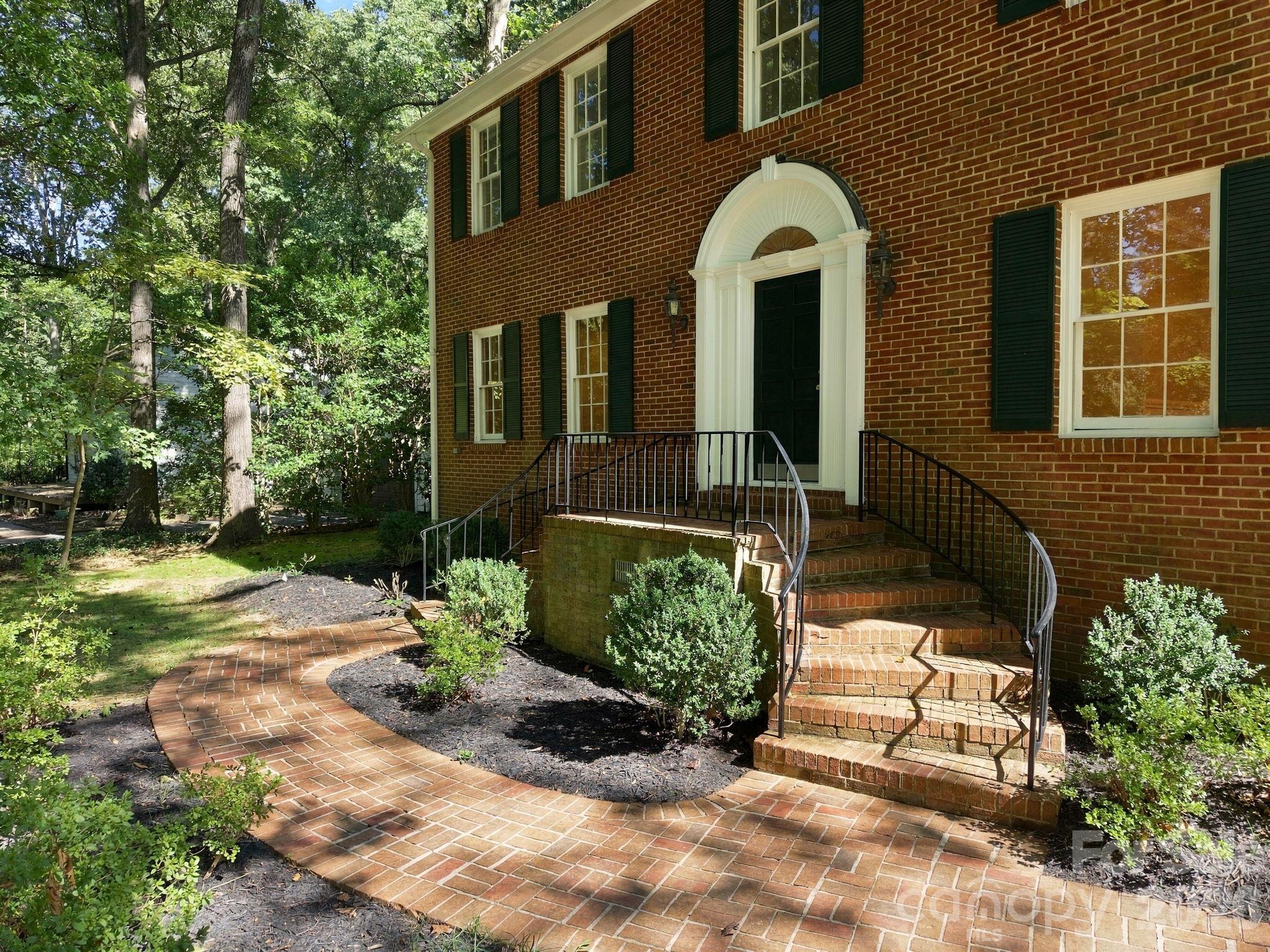 321 Camelot Drive Property Photo 6