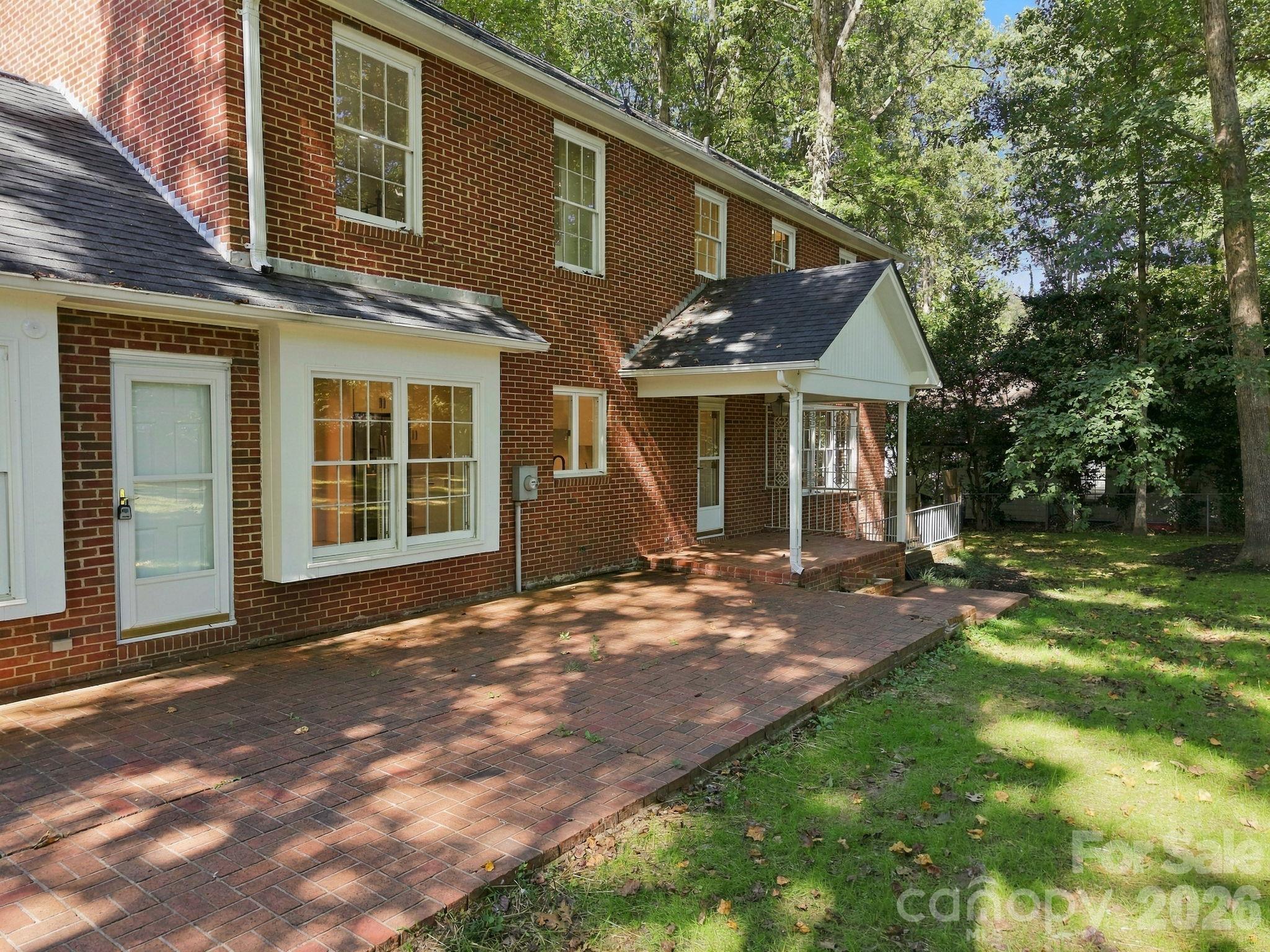 321 Camelot Drive Property Photo 10