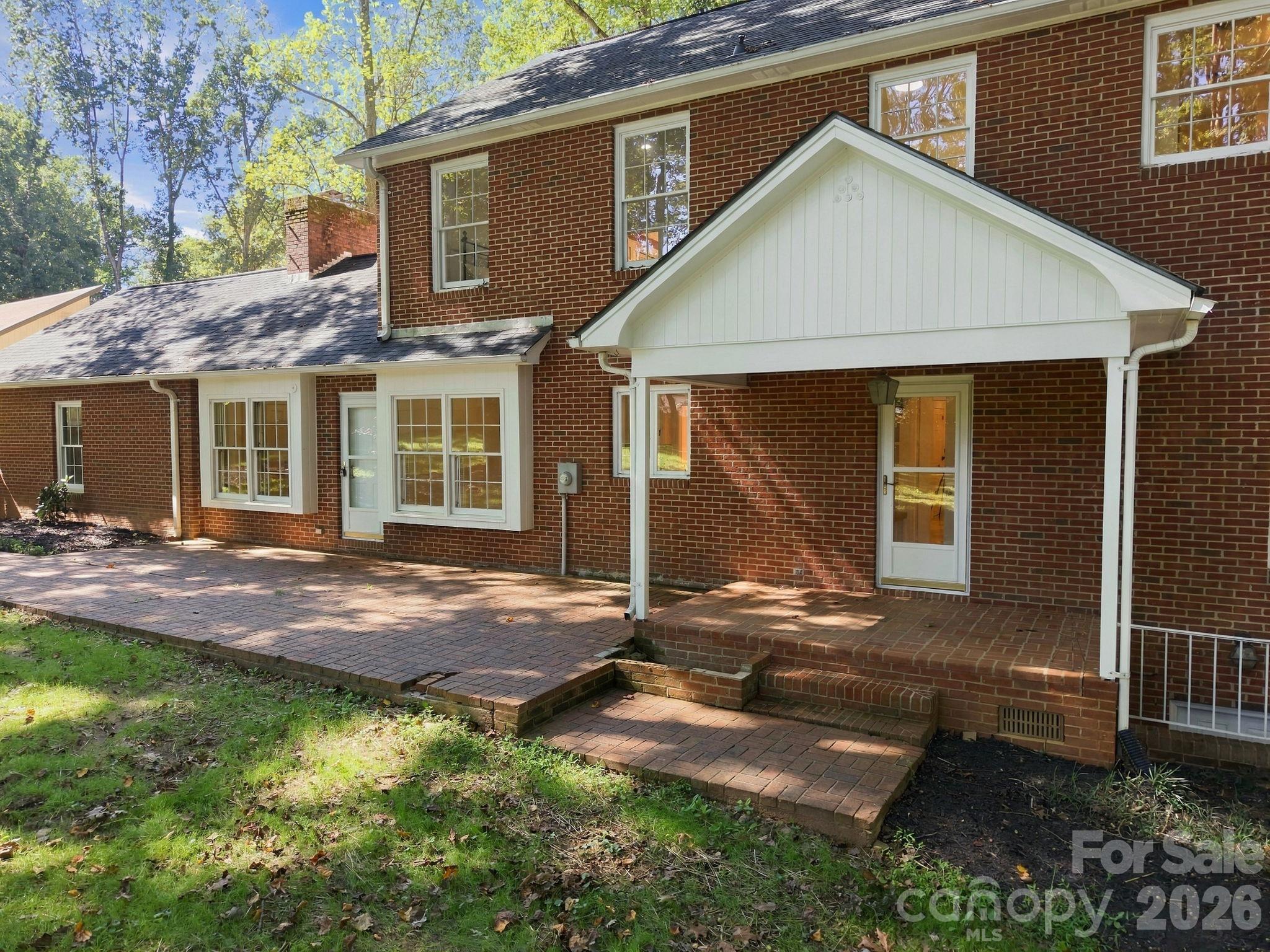 321 Camelot Drive Property Photo 11