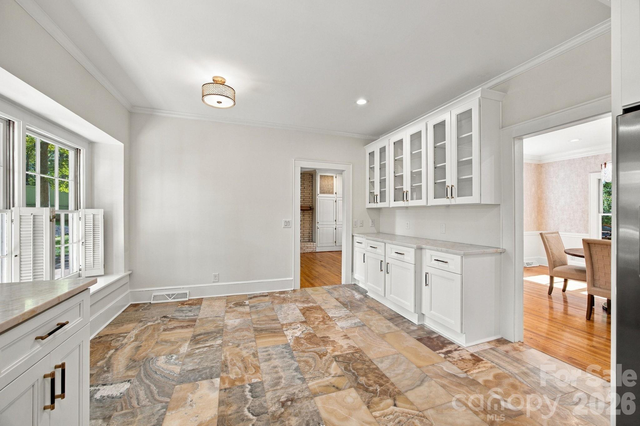 321 Camelot Drive Property Photo 25