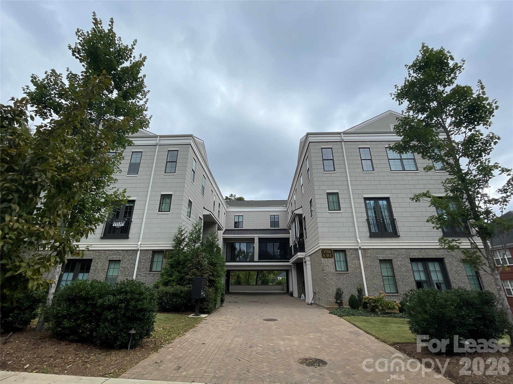 1708 Lombardy Circle D Property Photo 1