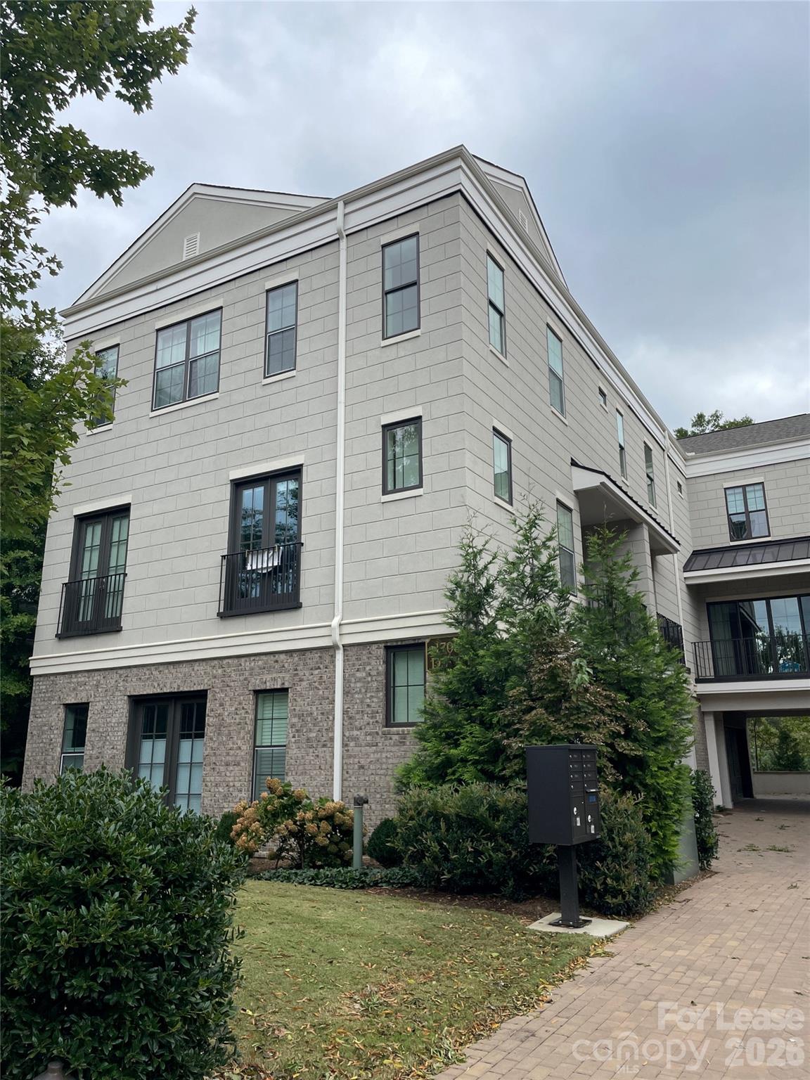 1708 Lombardy Circle D Property Photo 2