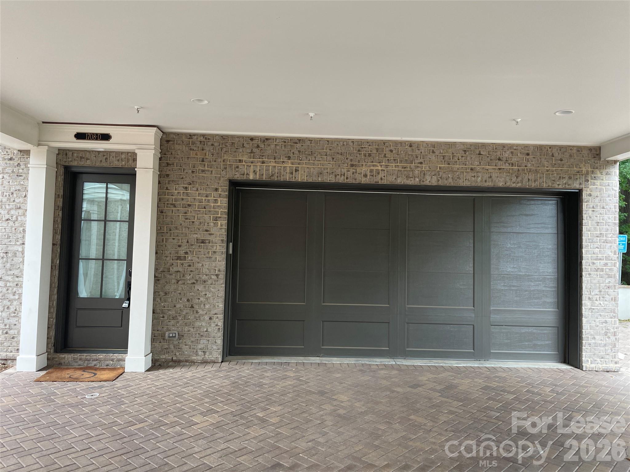 1708 Lombardy Circle D Property Photo 3