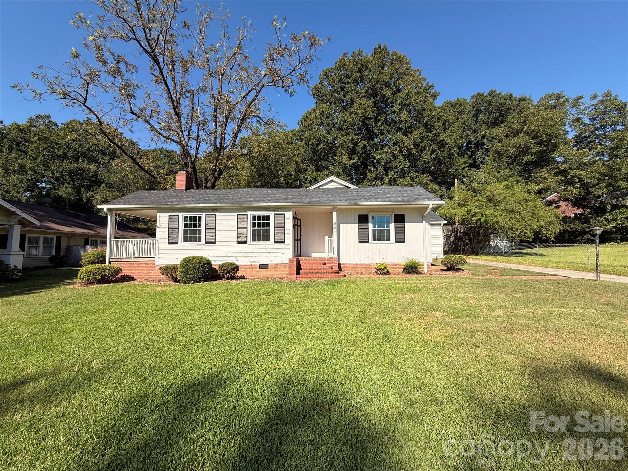 907 S South Street Property Photo 1