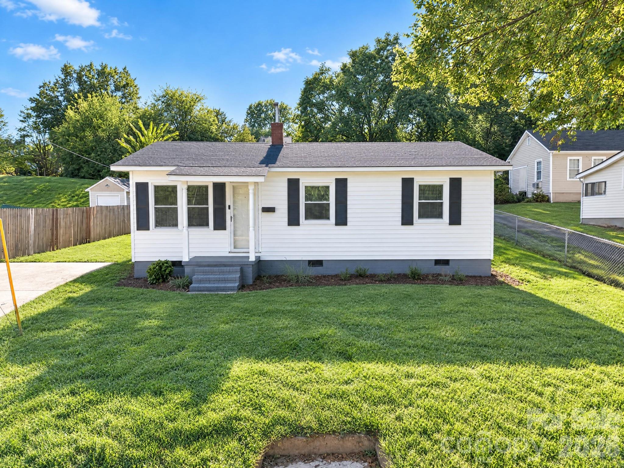 301 Houston Street Property Photo 1