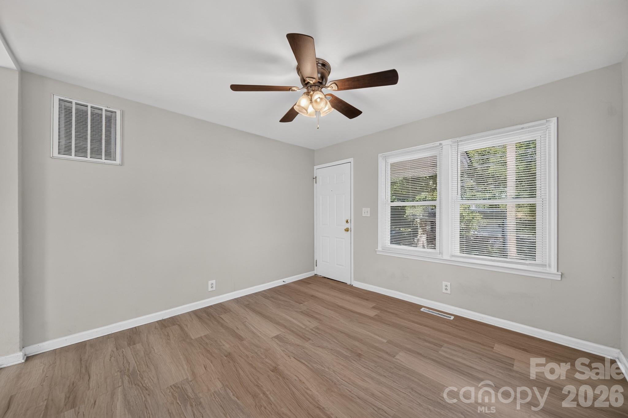 301 Houston Street Property Photo 5