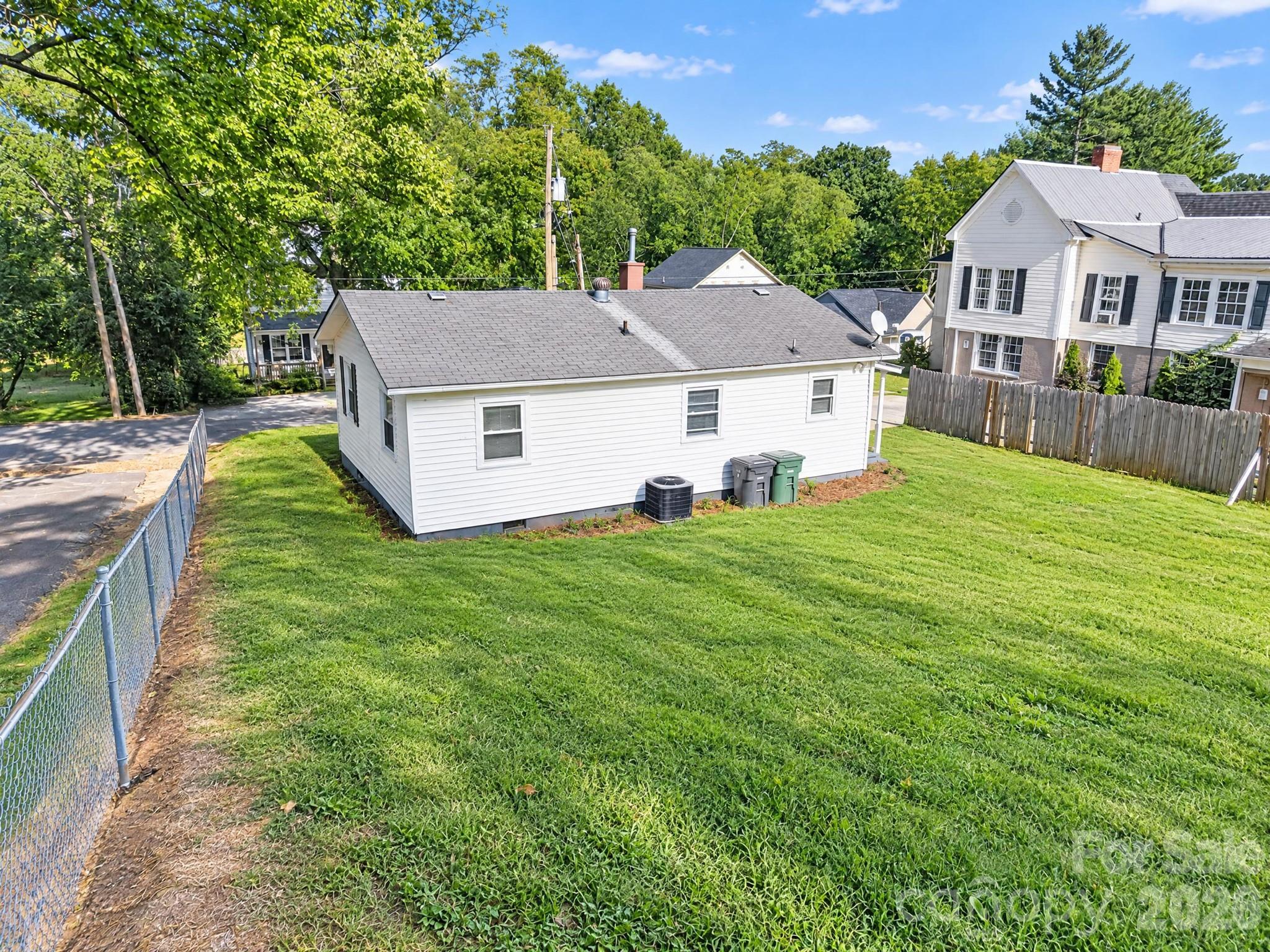 301 Houston Street Property Photo 19