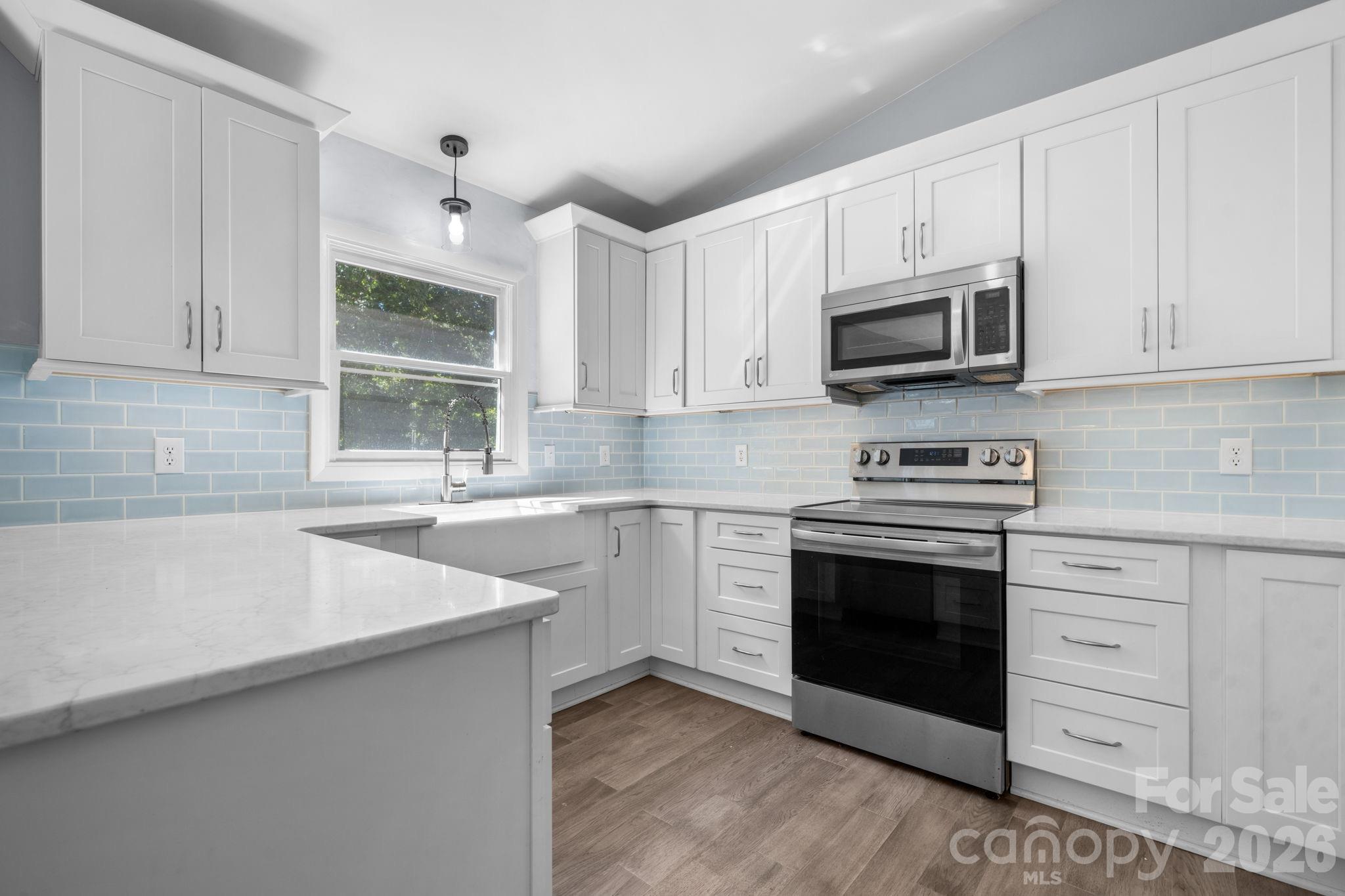 3261 Washington Way Property Photo 7