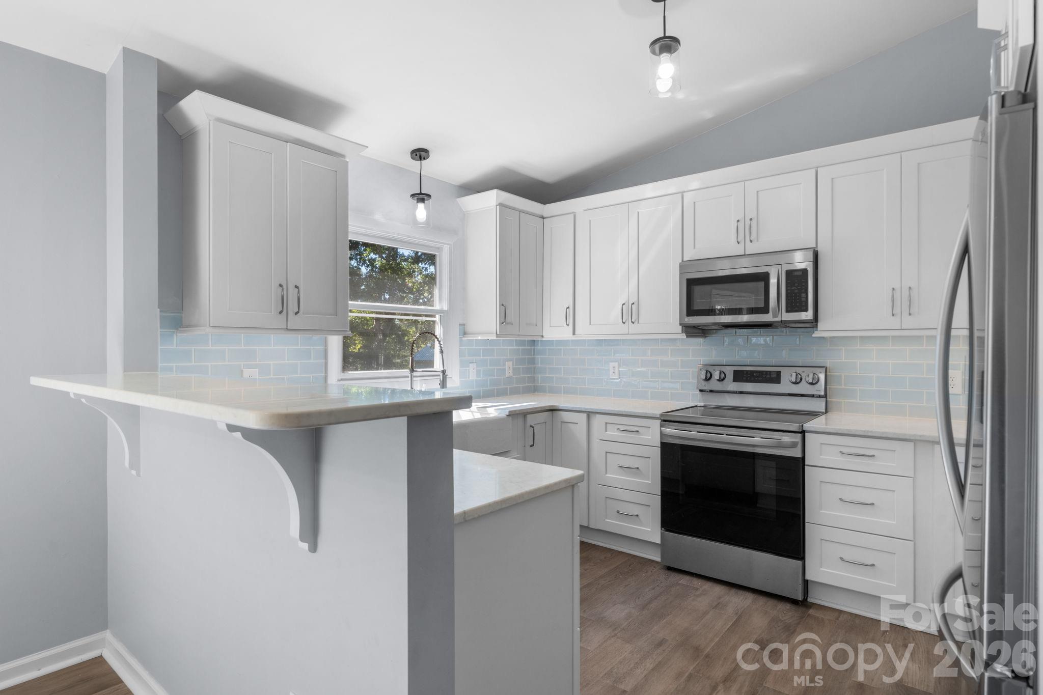 3261 Washington Way Property Photo 8