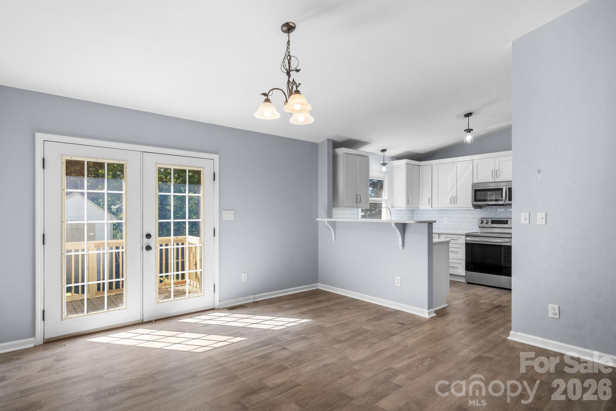 3261 Washington Way Property Photo 10