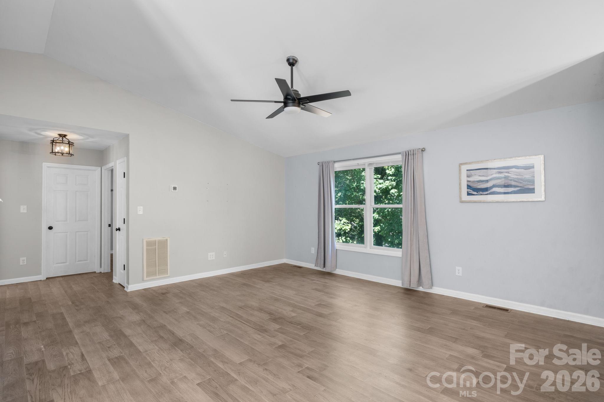 3261 Washington Way Property Photo 12