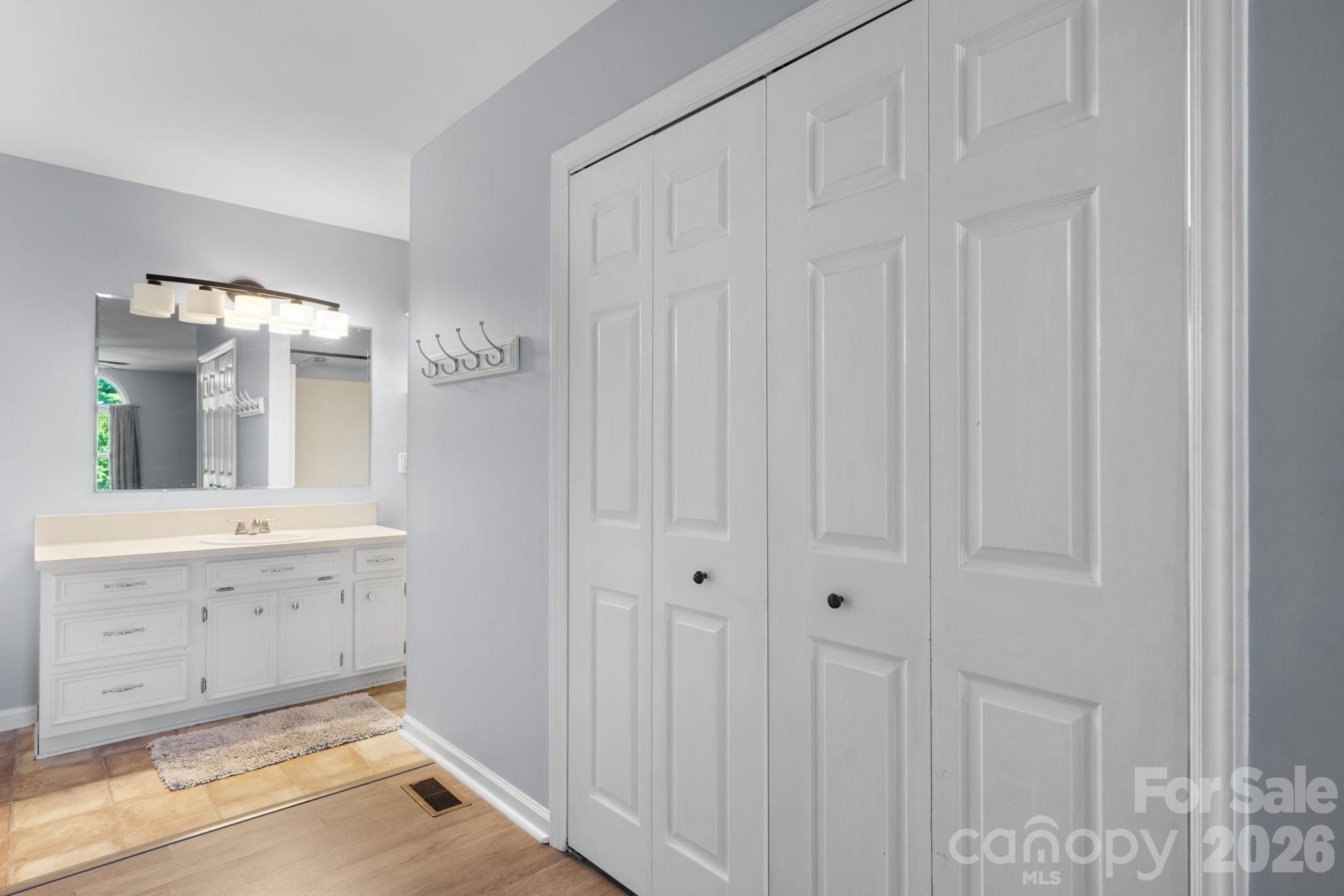 3261 Washington Way Property Photo 16