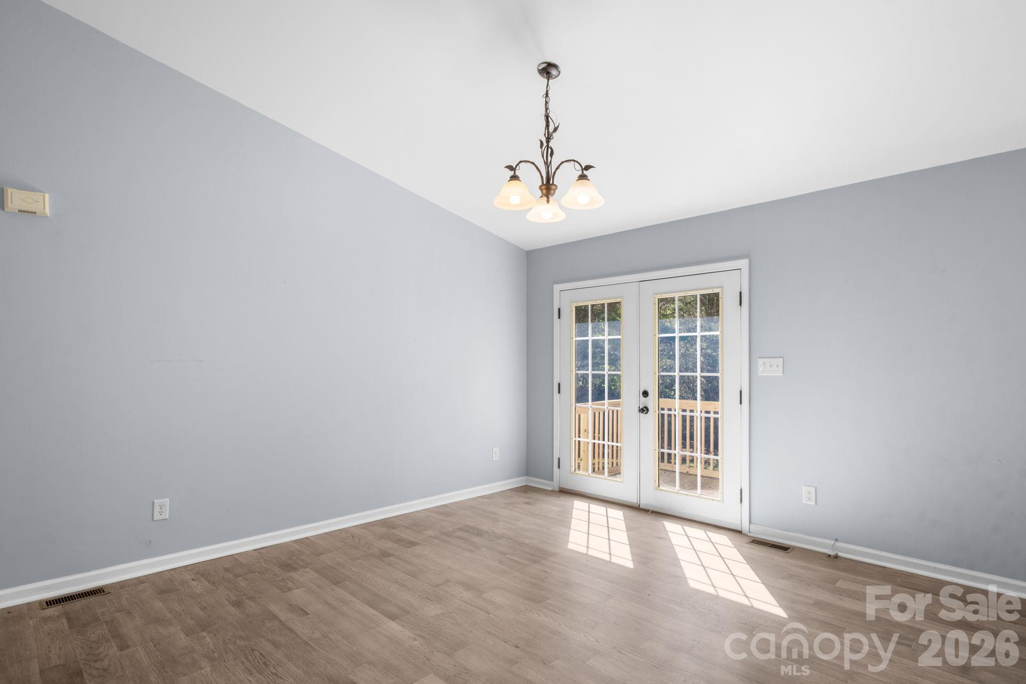 3261 Washington Way Property Photo 25