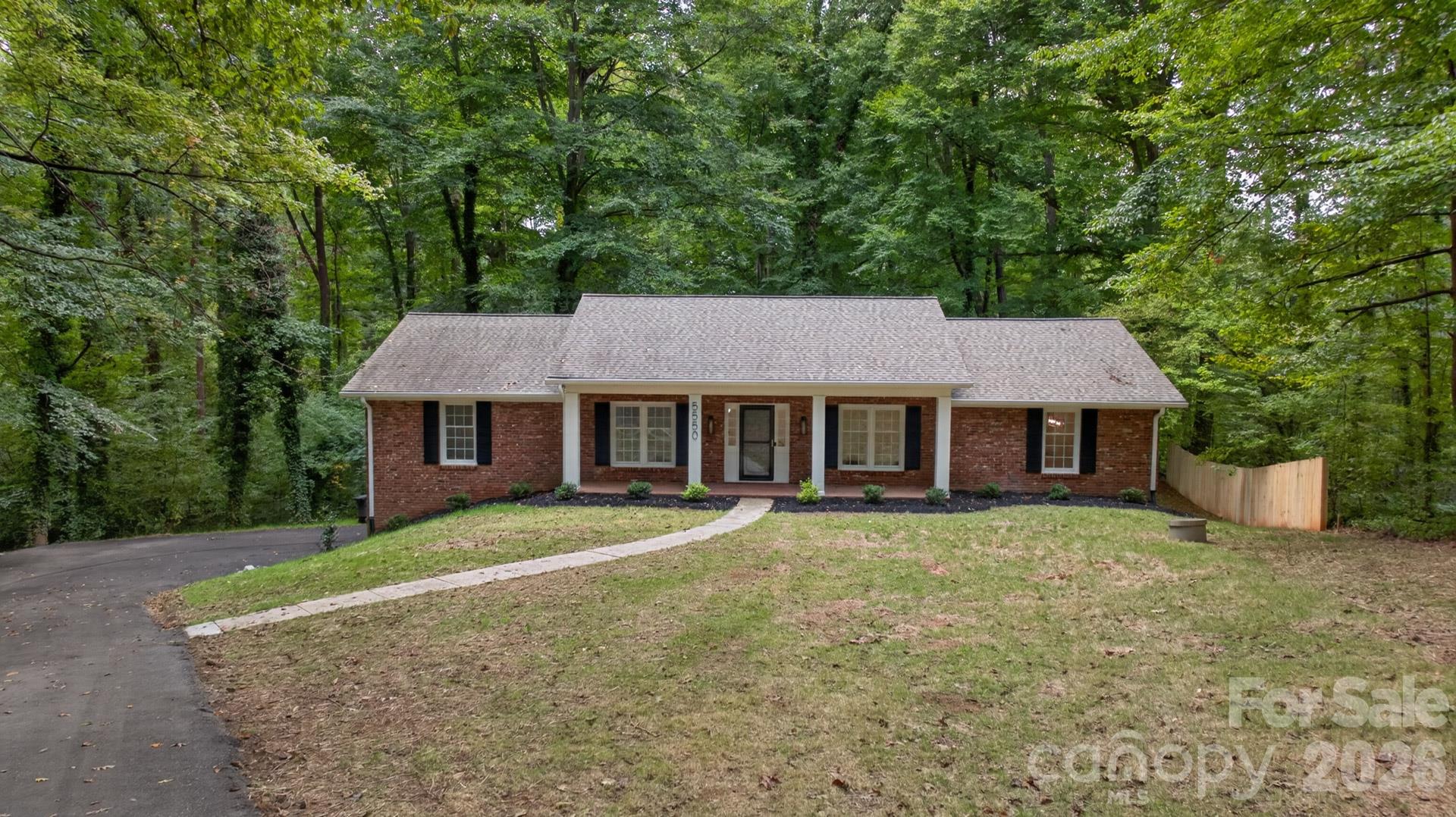 5550 Overlook Circle Property Photo 2