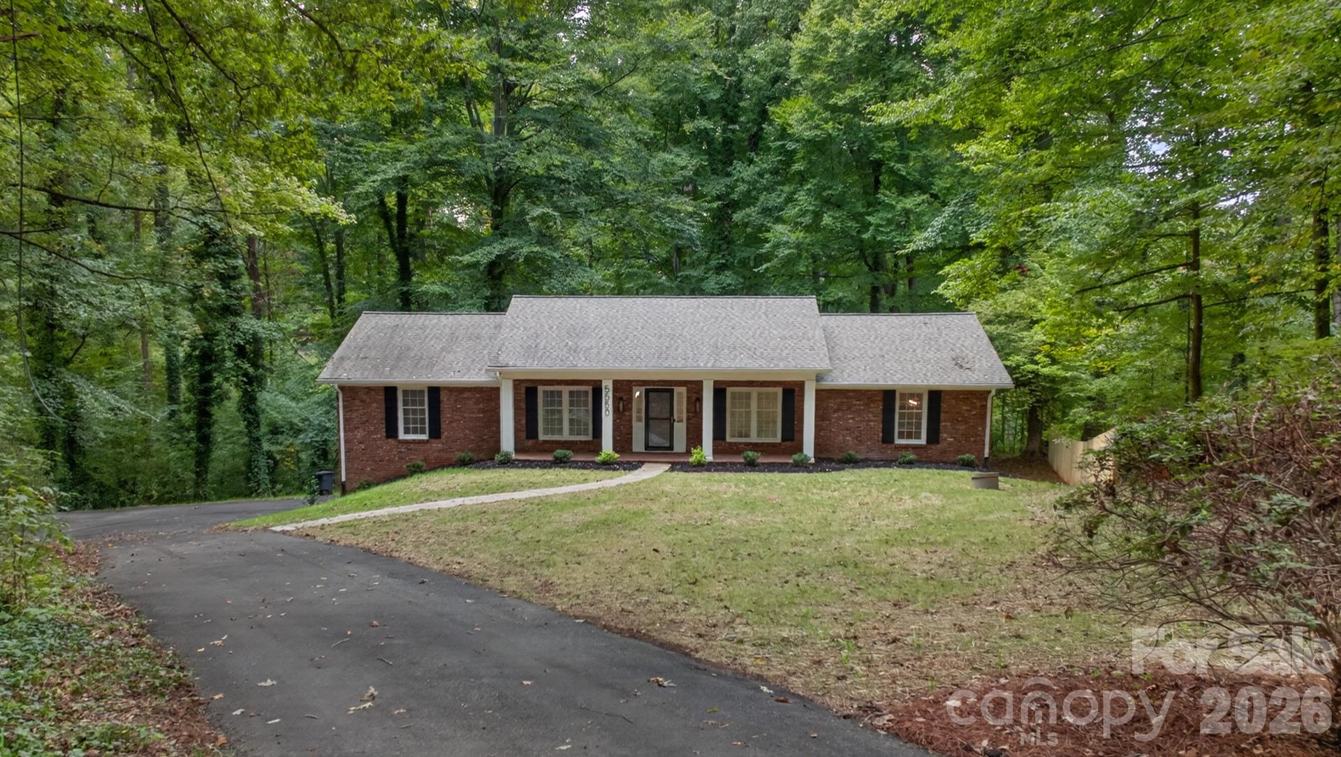 5550 Overlook Circle Property Photo 3