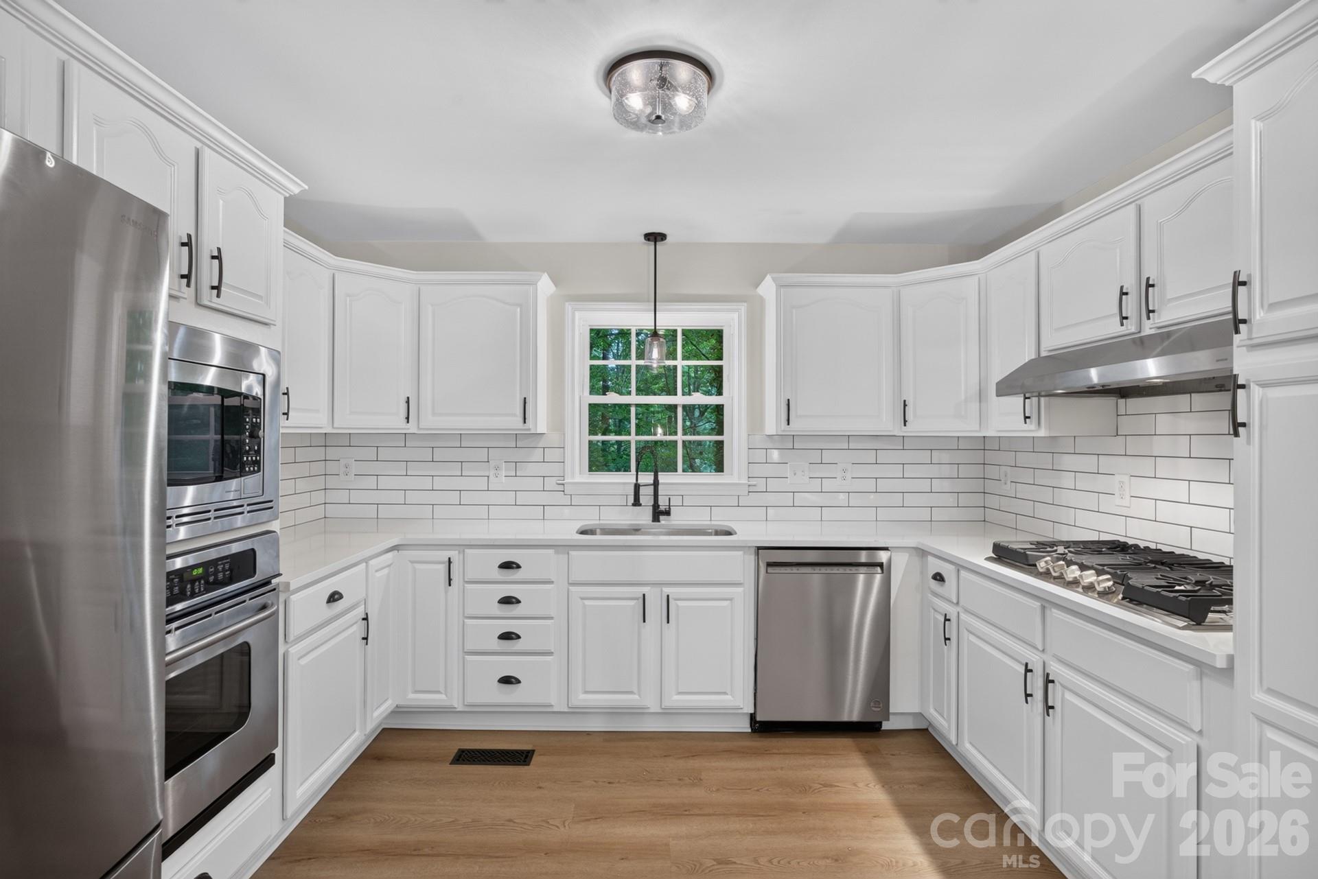 5550 Overlook Circle Property Photo 17