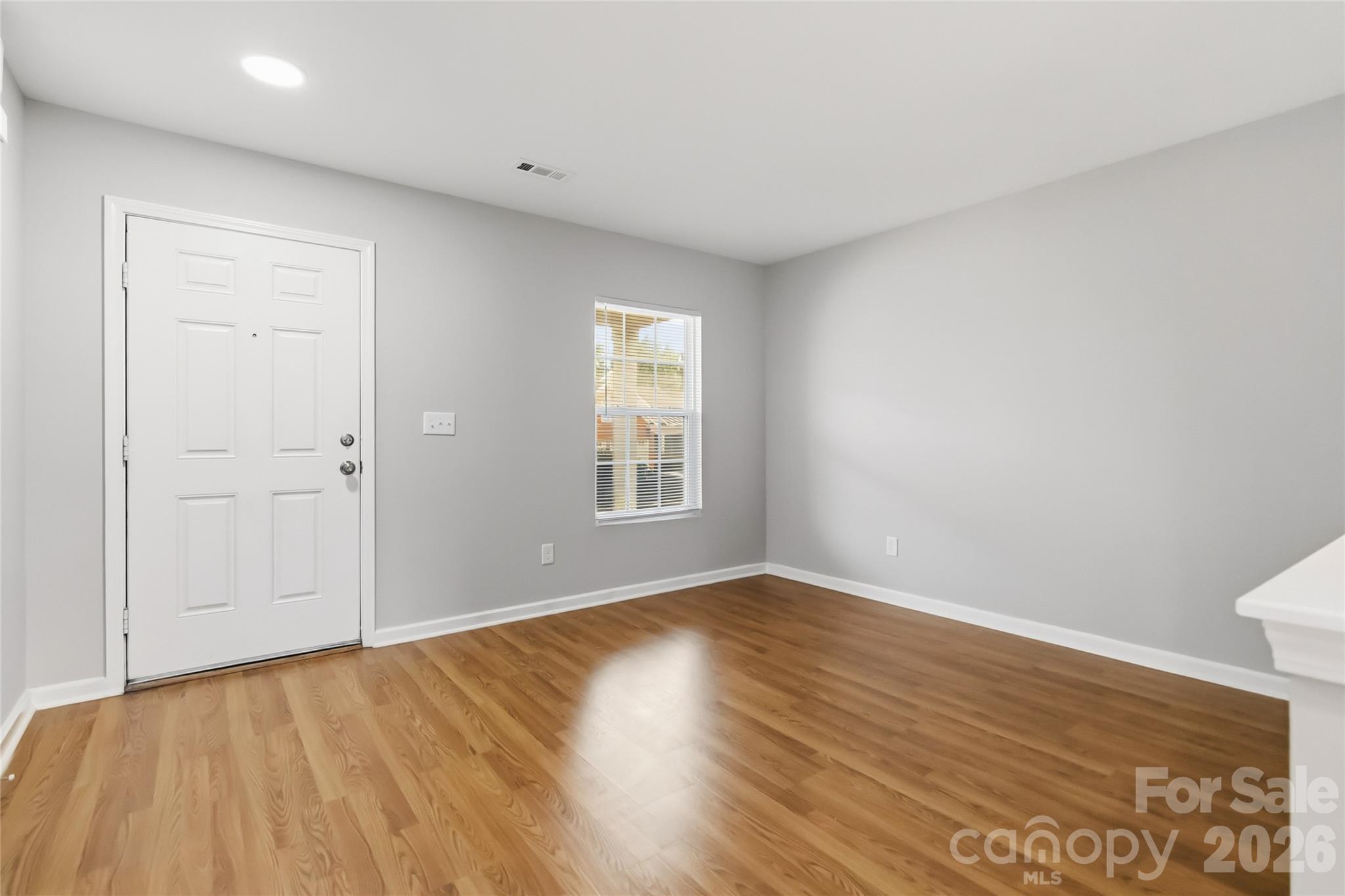 6215 Woodland Commons Drive Property Photo 4