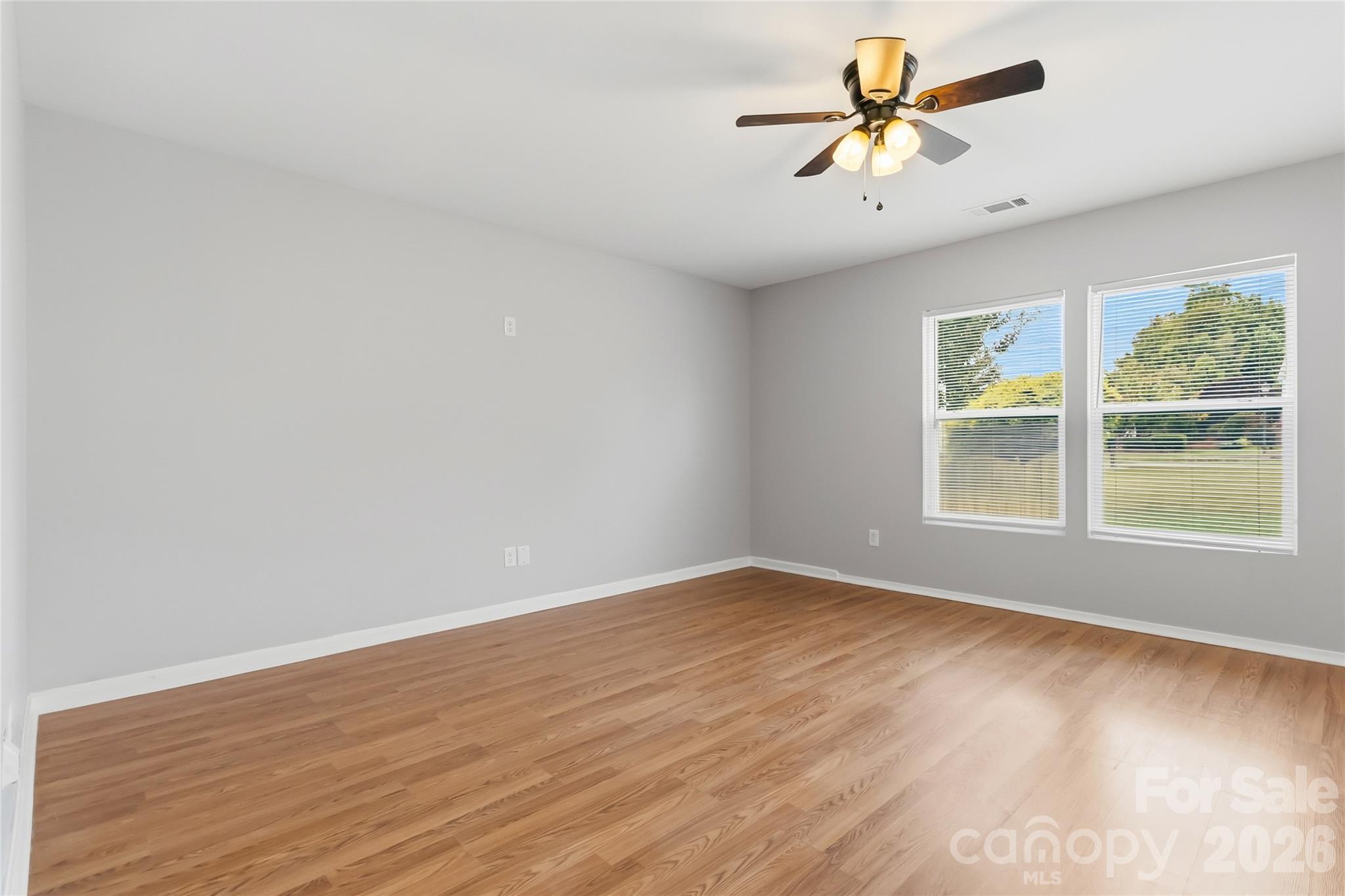 6215 Woodland Commons Drive Property Photo 6