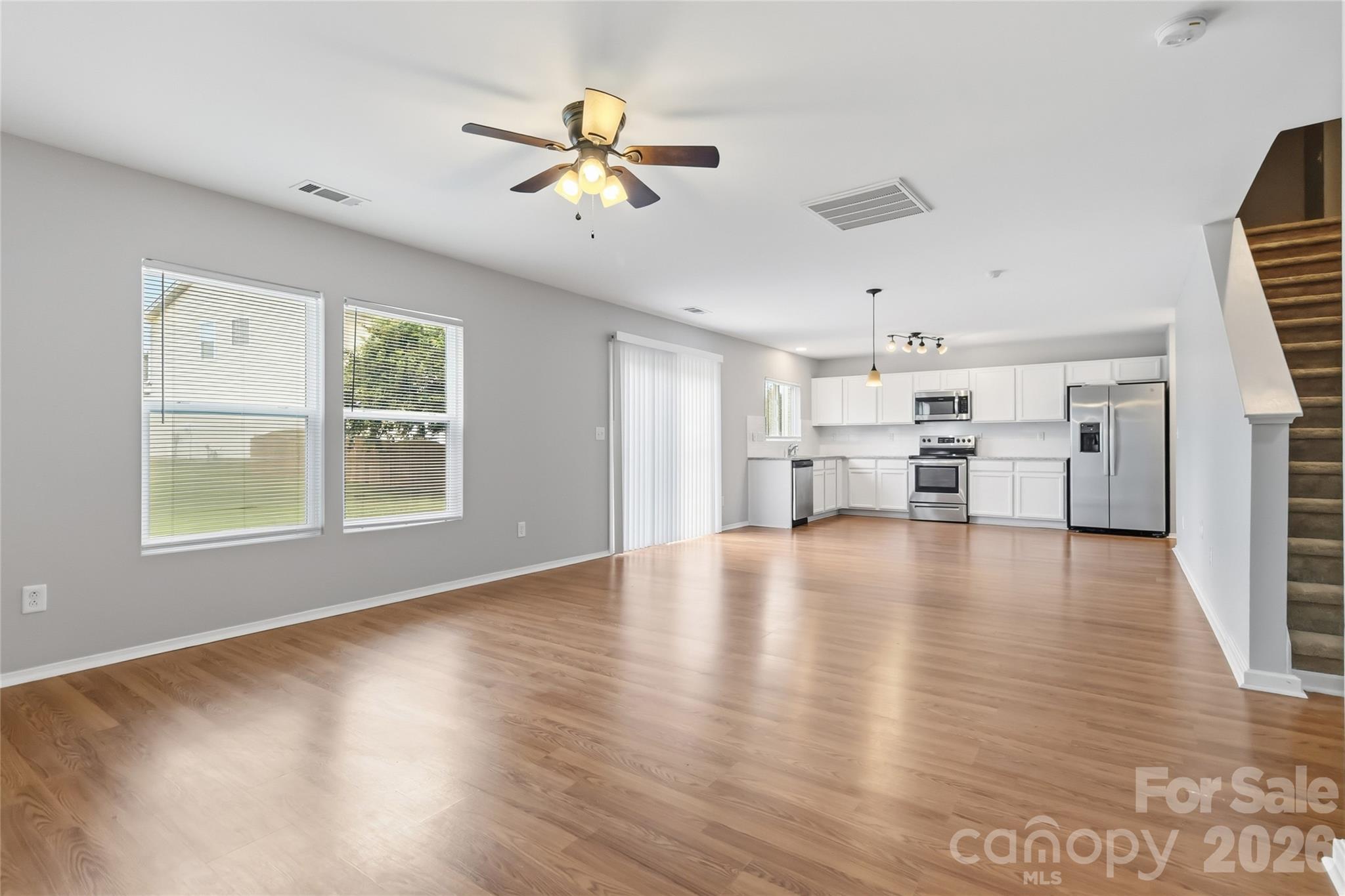6215 Woodland Commons Drive Property Photo 8