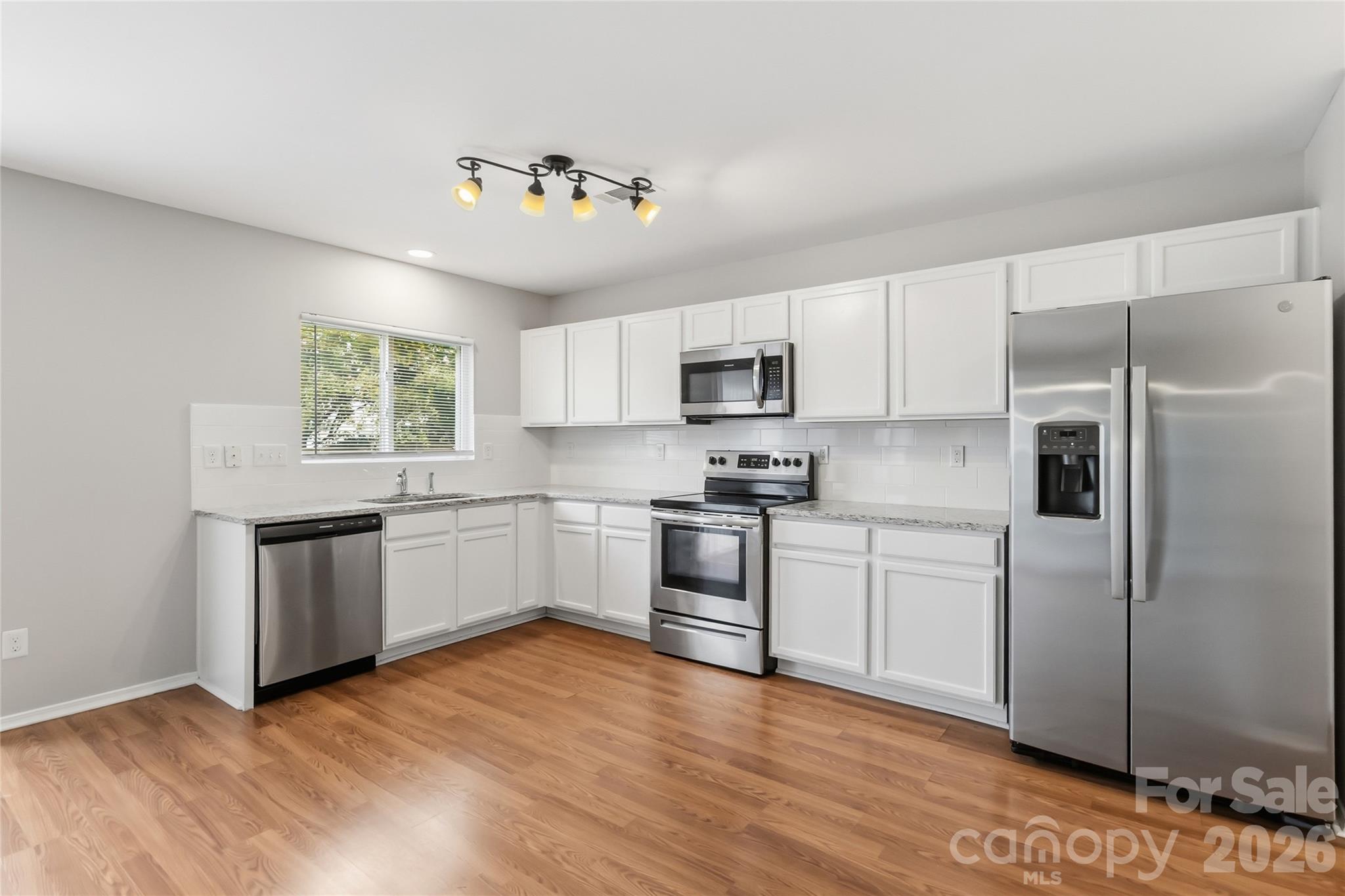 6215 Woodland Commons Drive Property Photo 10