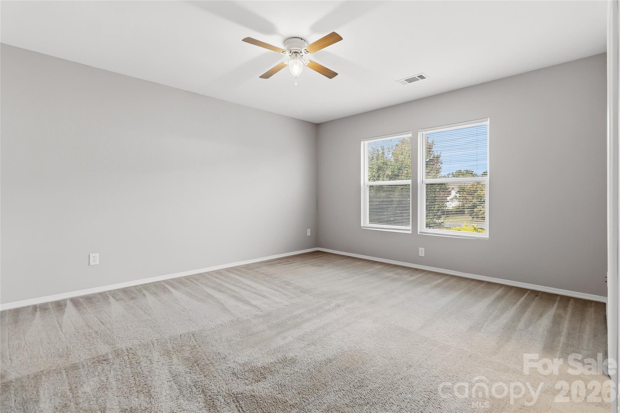 6215 Woodland Commons Drive Property Photo 14