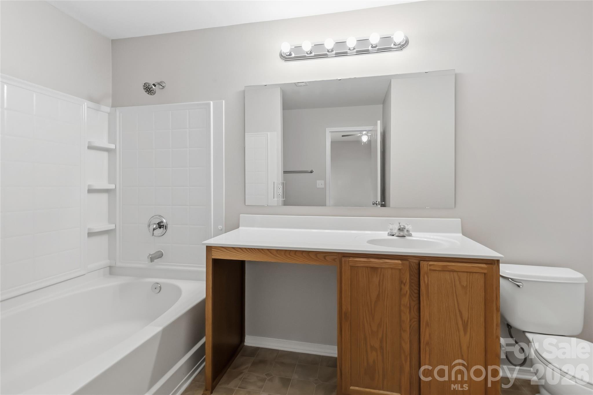 6215 Woodland Commons Drive Property Photo 15