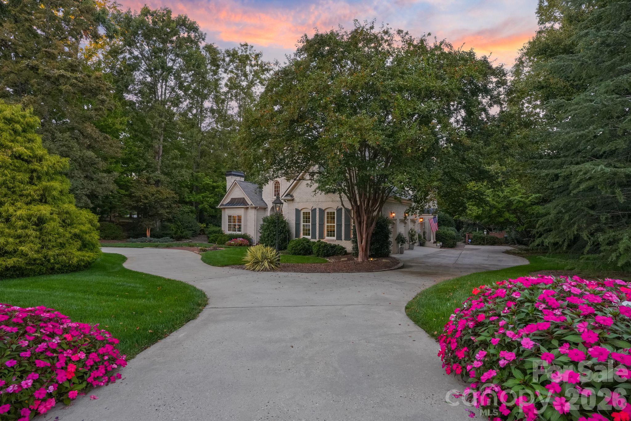 811 Bass Landing Place Property Photo 2
