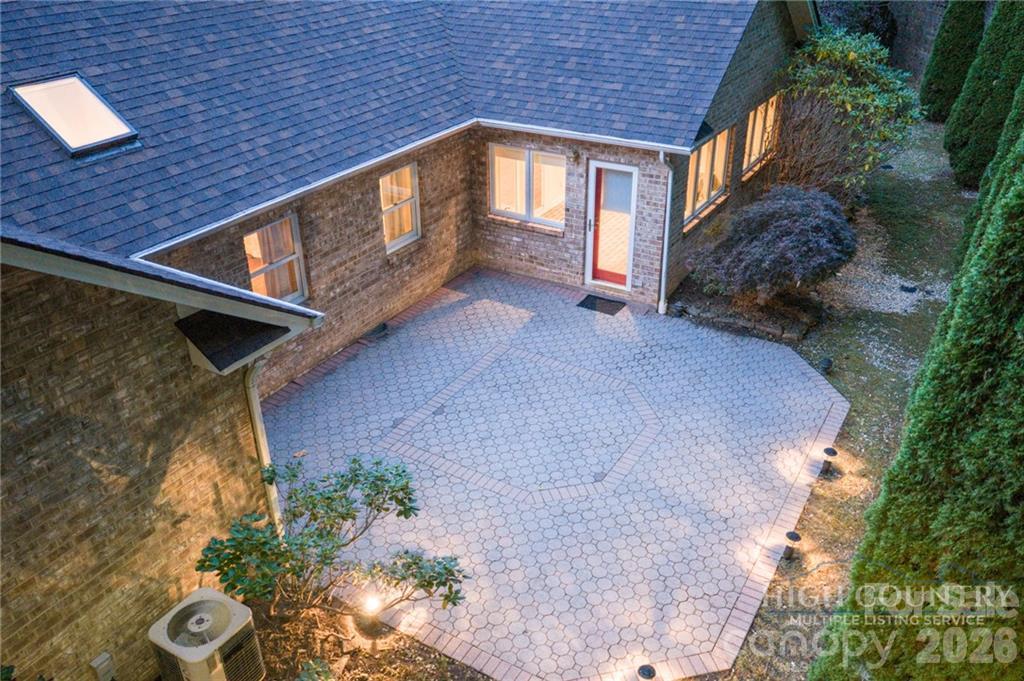 560 Greystone Drive Property Photo 6