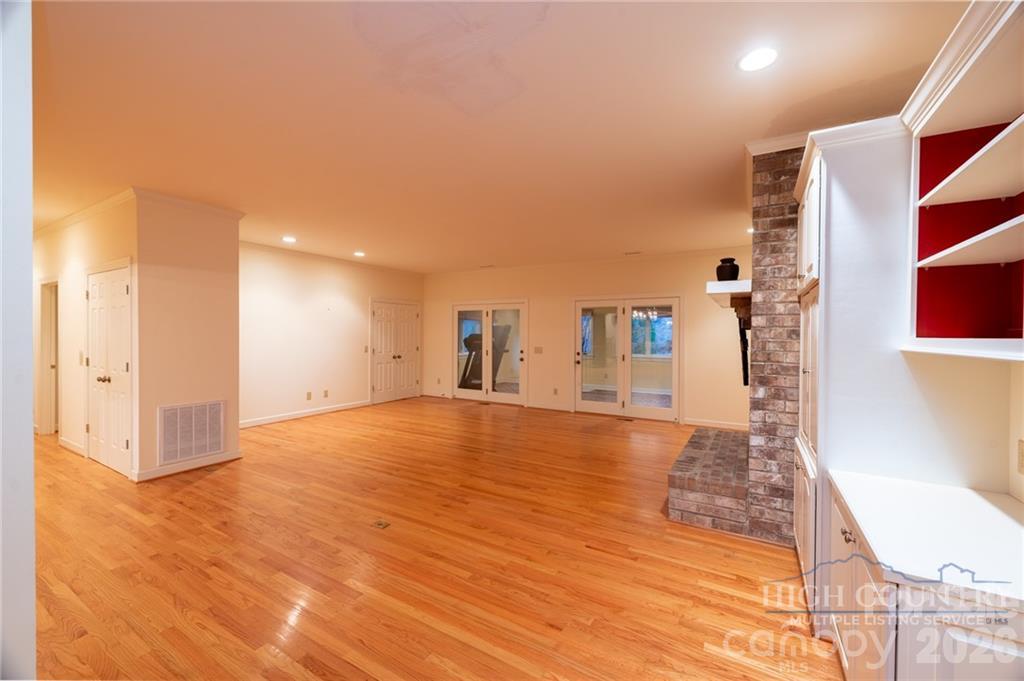 560 Greystone Drive Property Photo 11