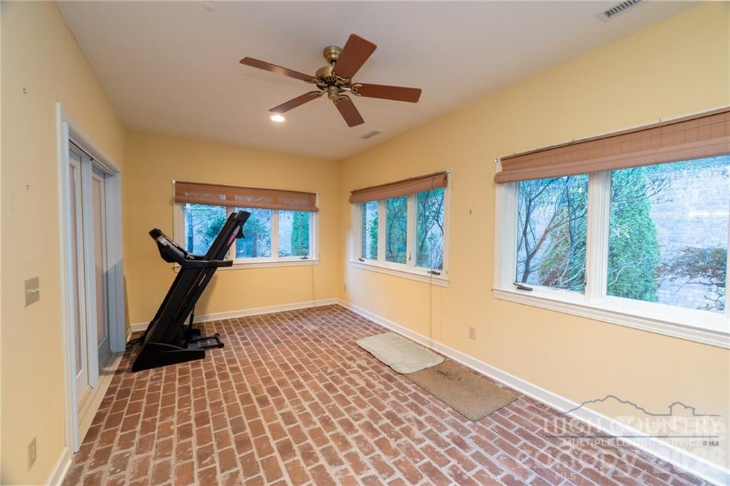 560 Greystone Drive Property Photo 13