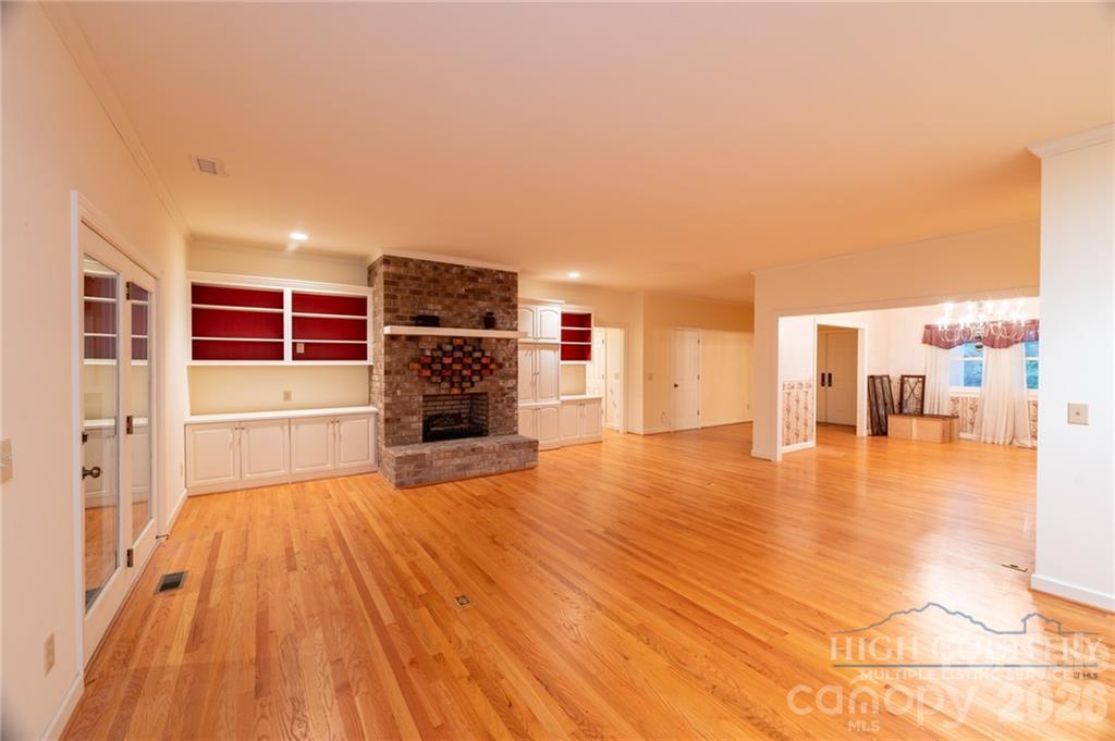 560 Greystone Drive Property Photo 14