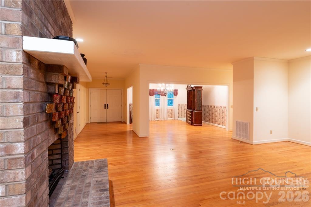 560 Greystone Drive Property Photo 16