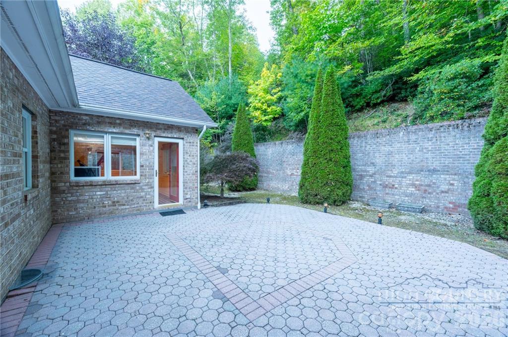560 Greystone Drive Property Photo 36