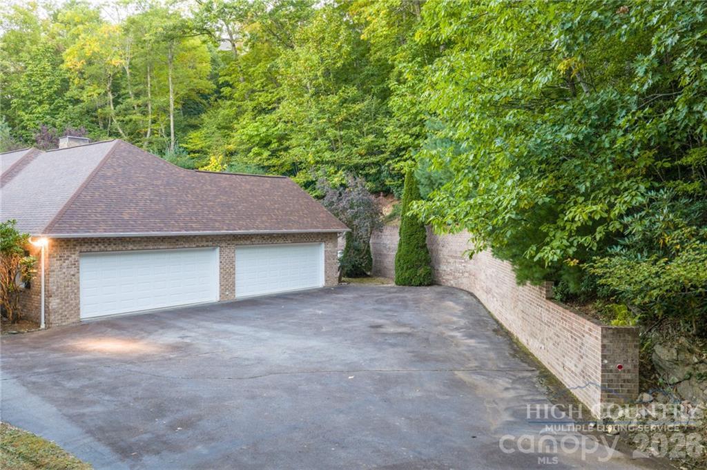 560 Greystone Drive Property Photo 43