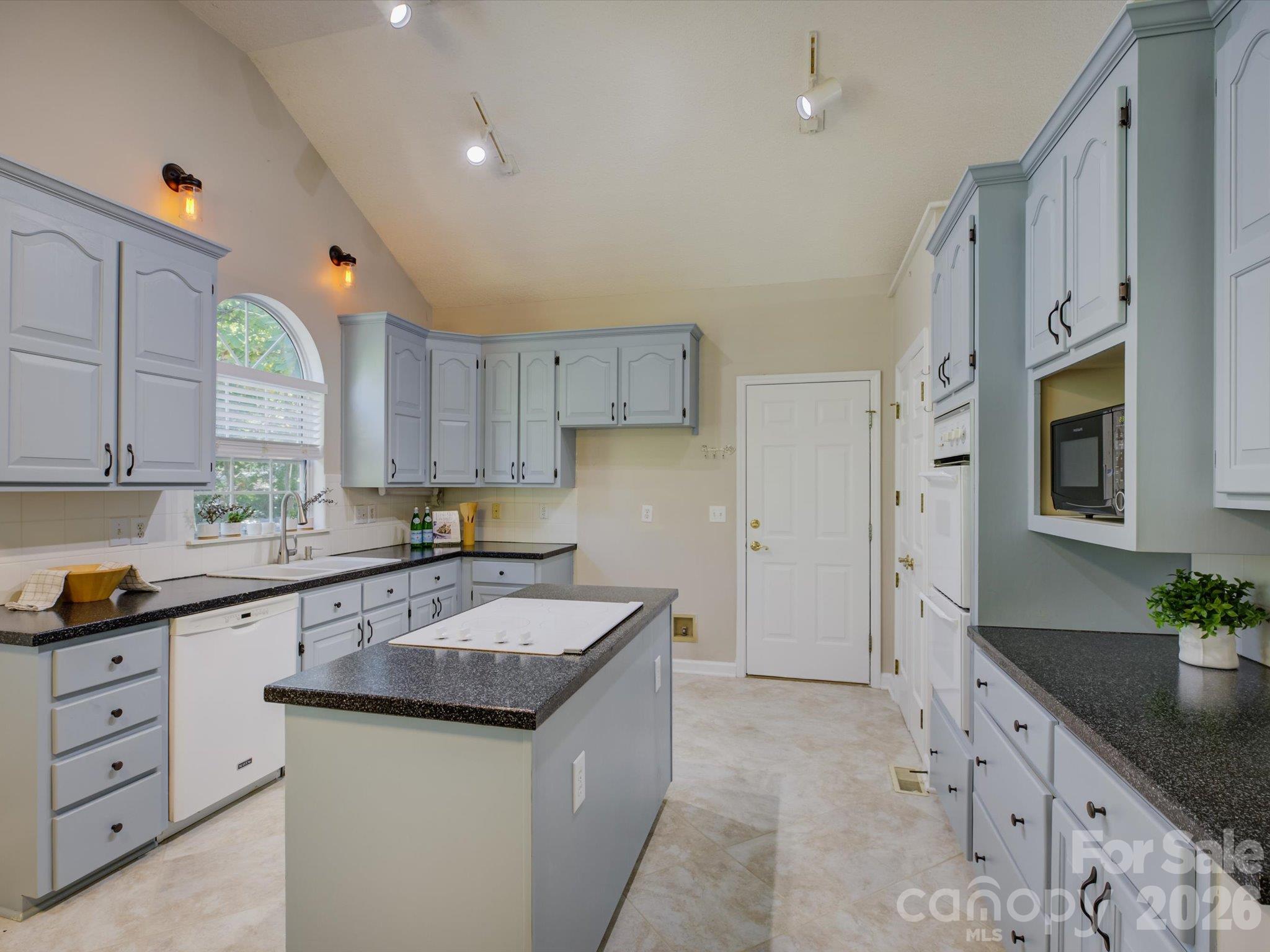 9207 Rainbow Forest Drive Property Photo 17