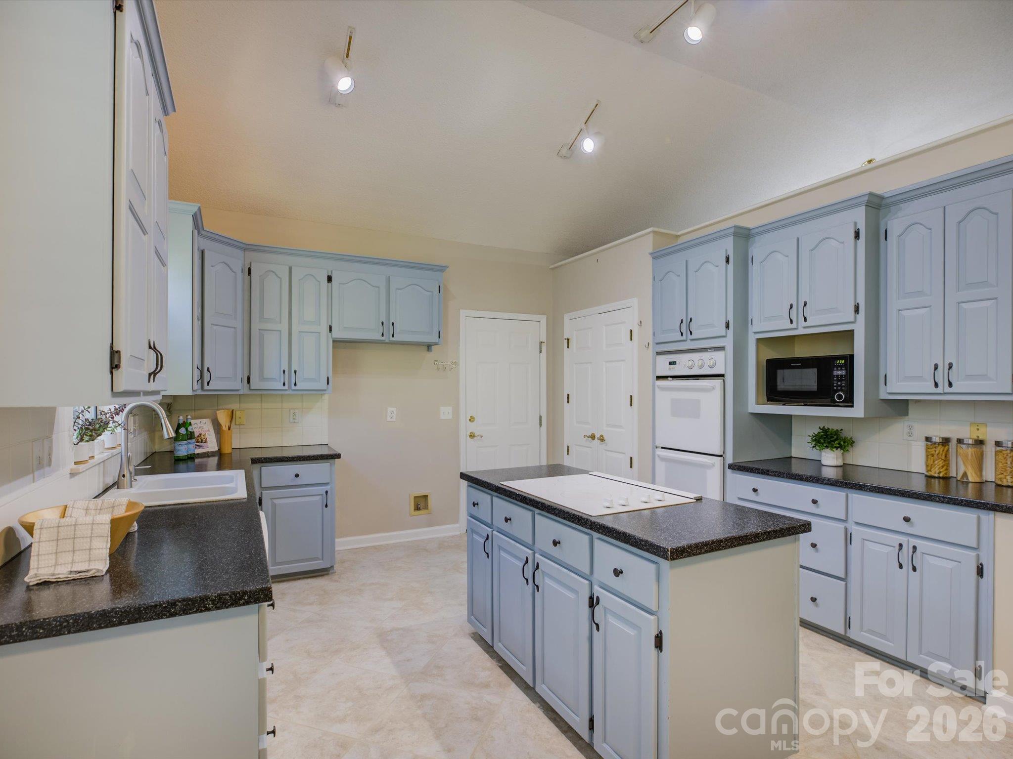 9207 Rainbow Forest Drive Property Photo 18