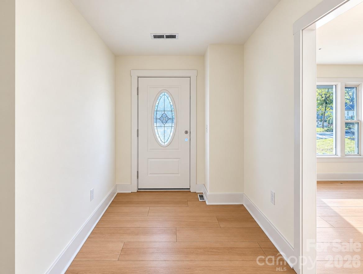1827 Edgewater Drive Property Photo 5