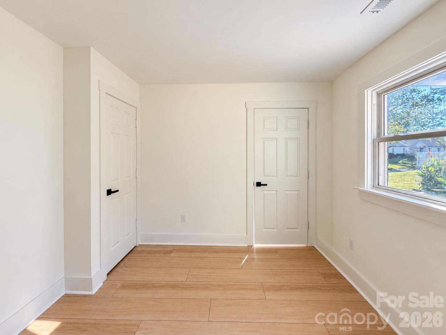 1827 Edgewater Drive Property Photo 6