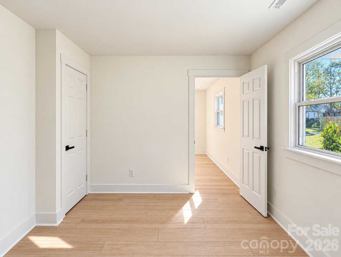 1827 Edgewater Drive Property Photo 7