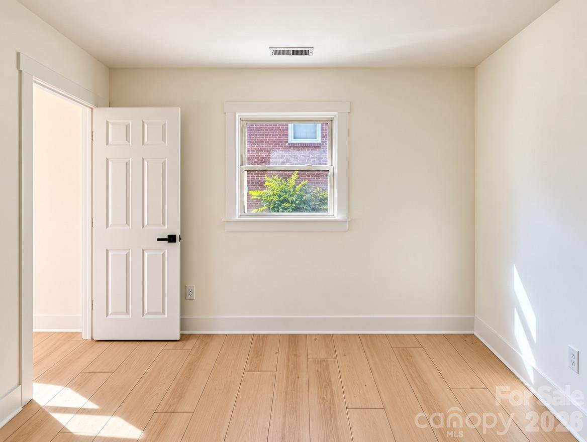 1827 Edgewater Drive Property Photo 8