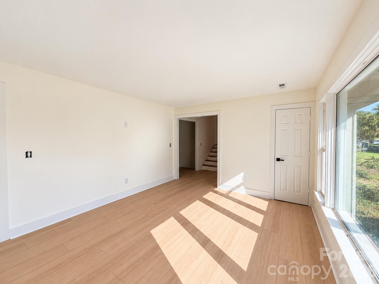 1827 Edgewater Drive Property Photo 10