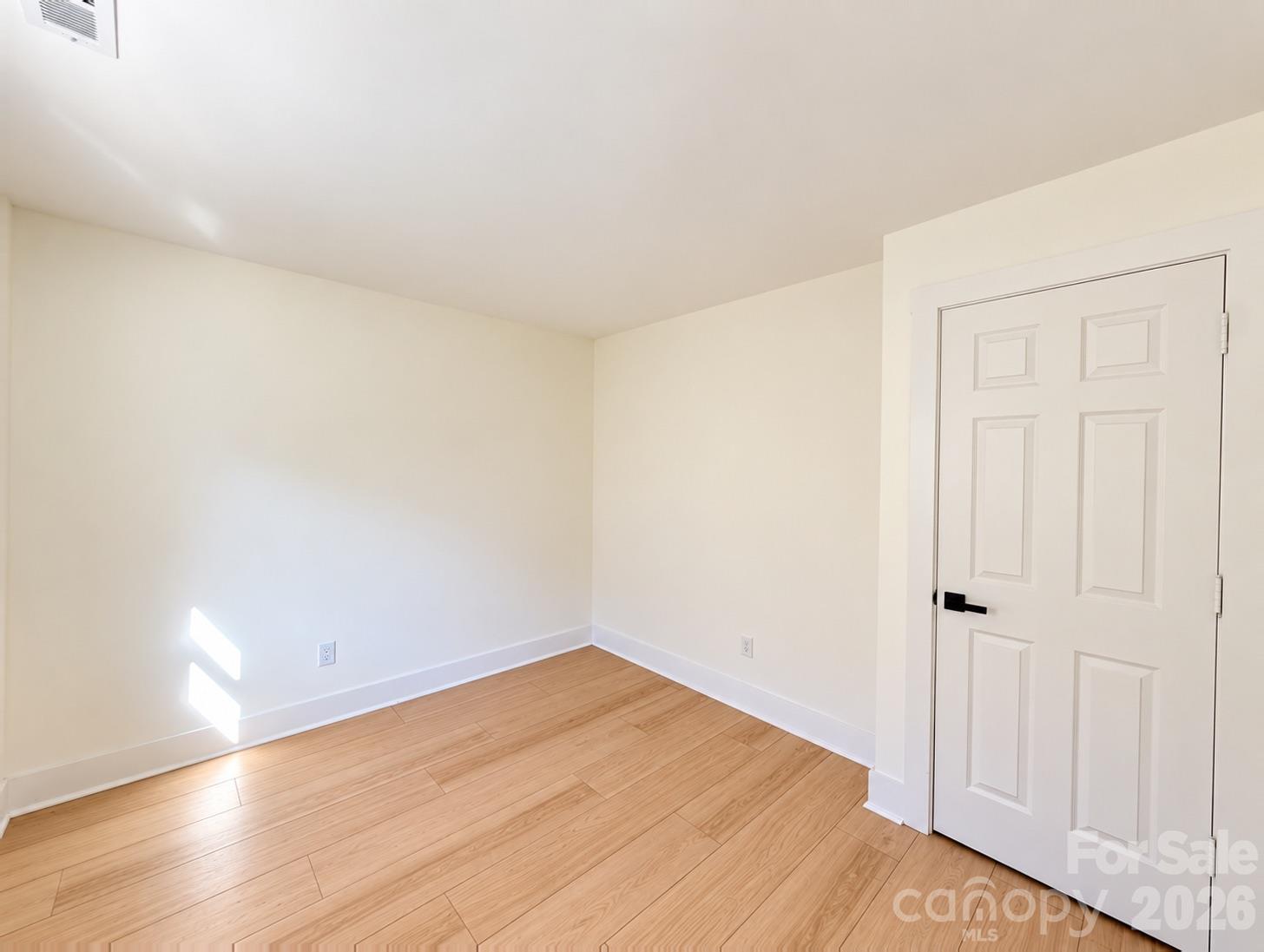 1827 Edgewater Drive Property Photo 11