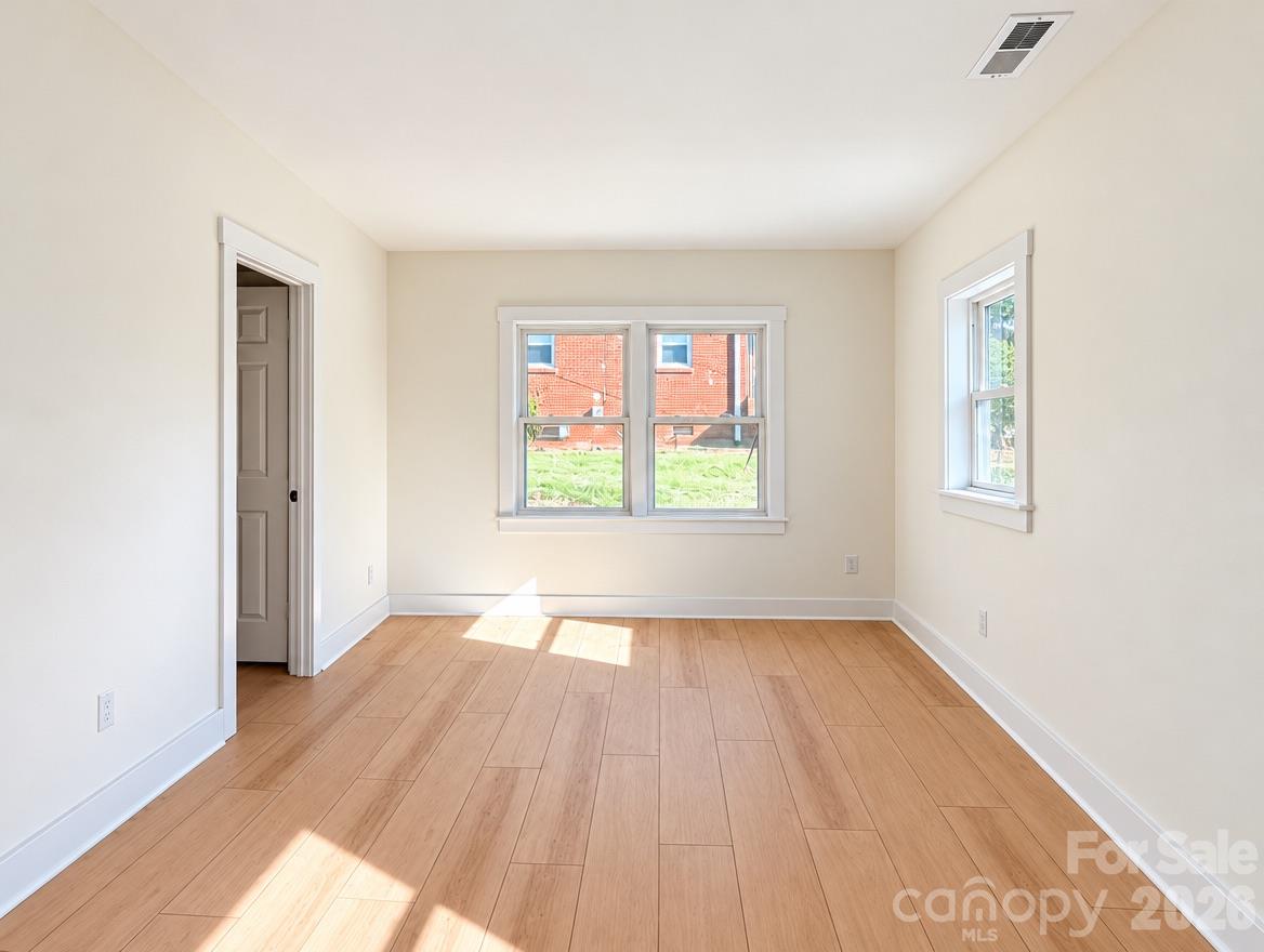 1827 Edgewater Drive Property Photo 18