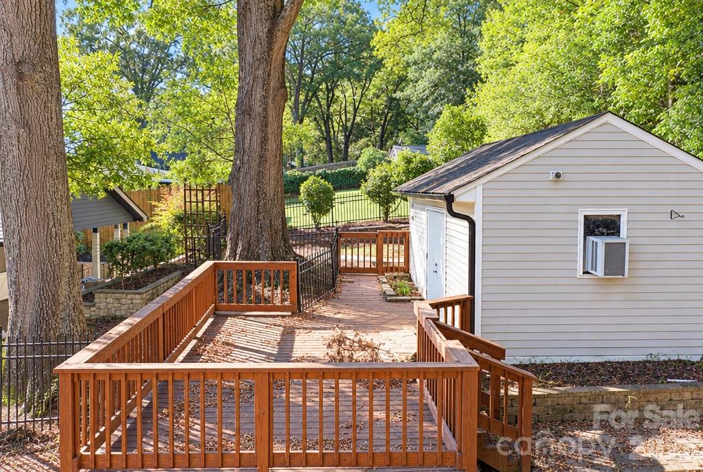 1827 Edgewater Drive Property Photo 42