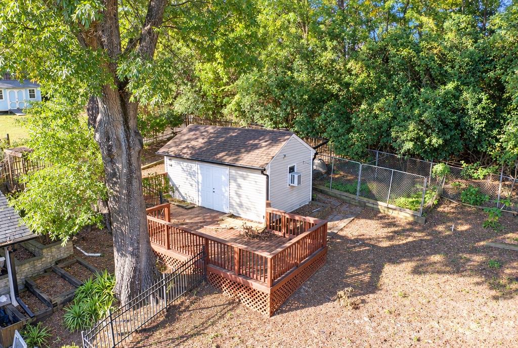 1827 Edgewater Drive Property Photo 43