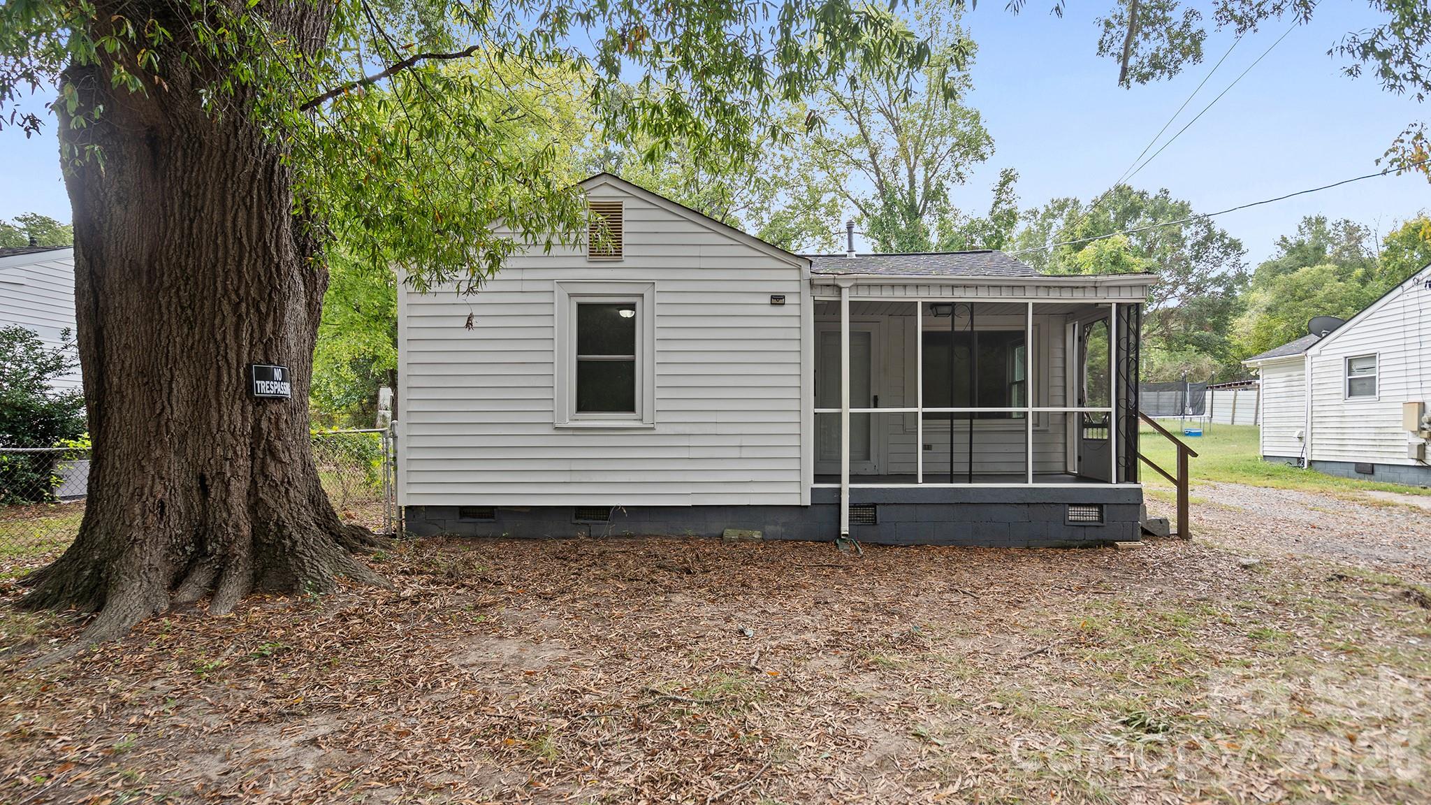 1409 Essex Street Property Photo 3