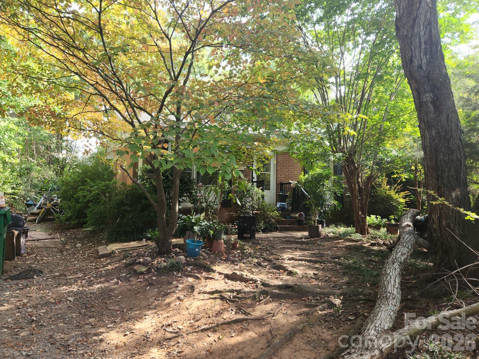 800 Farmcrest Drive Property Photo 1