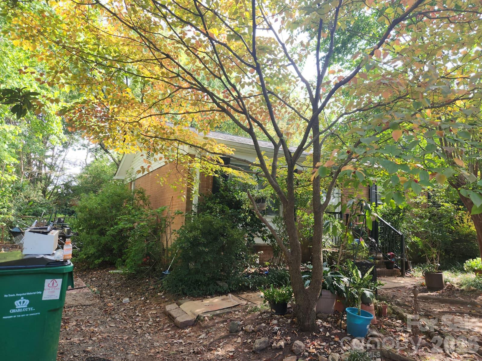 800 Farmcrest Drive Property Photo 2
