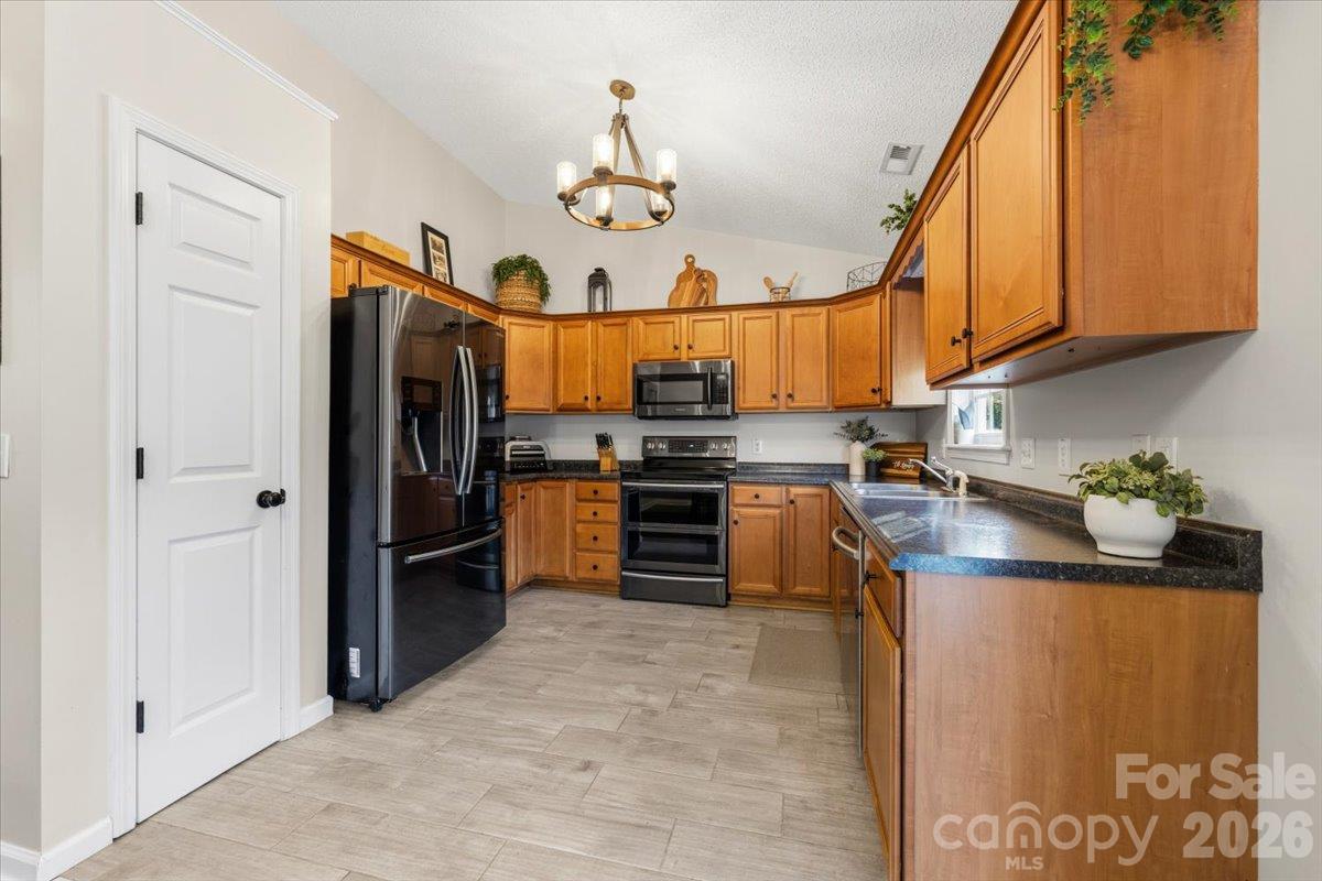 106 S River Glen Drive Property Photo 8